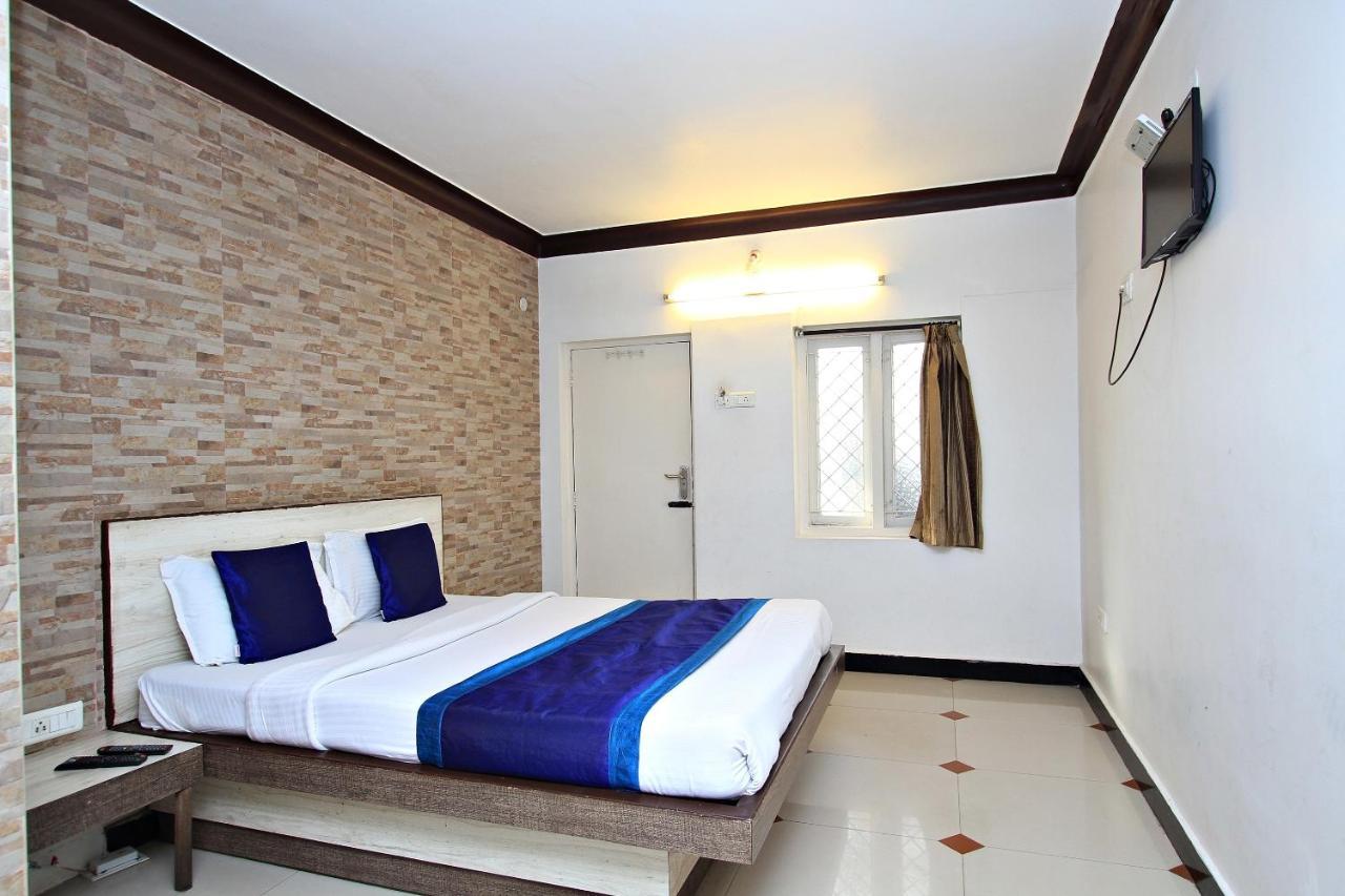 Hotel Pratham International Ooty Bagian luar foto